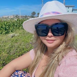 Meet your Posher, Yanin